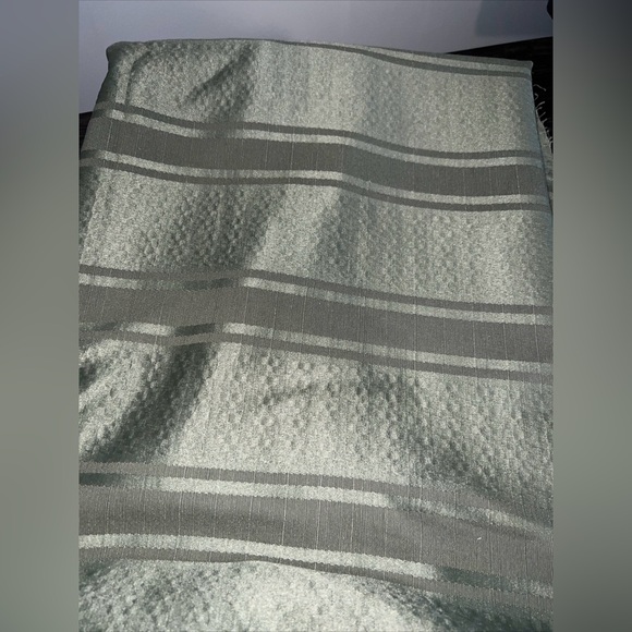 2 Yards Of Green Striped Fabric Home Interior Crafts Costumes Pillows - Picture 5 of 5